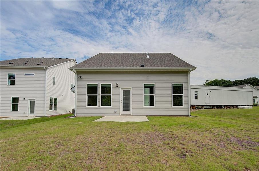 Exterior details and patio area of a home in Abbotts Crossing, Conyers (Image 18).