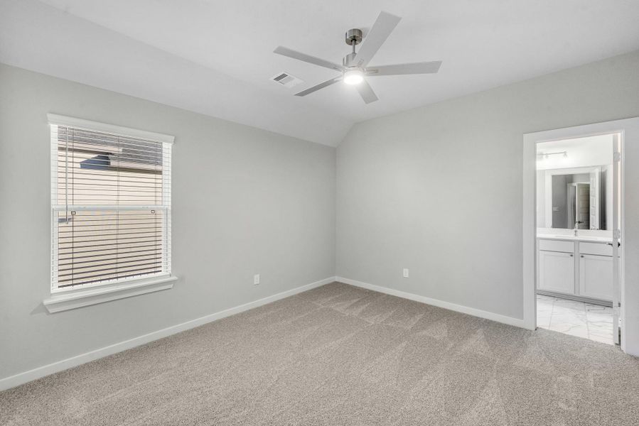 Spacious, unfurnished interior of a new home in Briarwood Crossing, Rosenberg (Image 26).