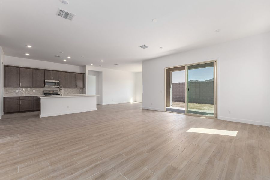 Spacious, unfurnished interior of a new home in Frontera, Surprise (Image 9). Spacious, unfurnished interior of a new home in Frontera, Surprise (Image 9).