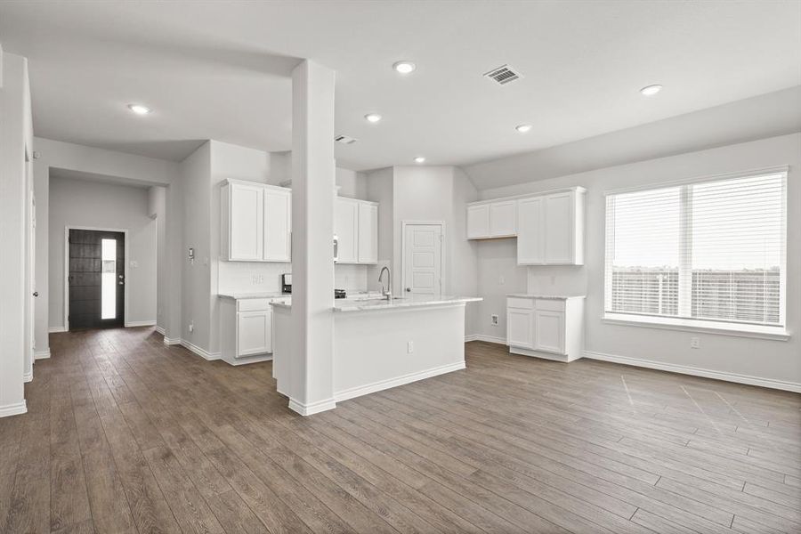 Spacious, unfurnished interior of a new home in Rocky Creek Crossing, Fort Worth (Image 16). Spacious, unfurnished interior of a new home in Rocky Creek Crossing, Fort Worth (Image 16).