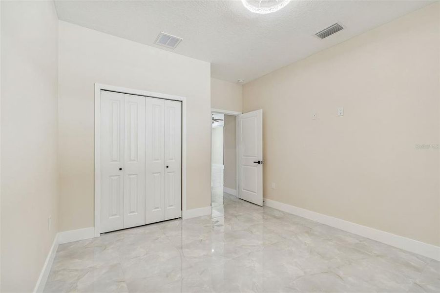 Spacious, unfurnished interior of a new home in , Tampa (Image 35).