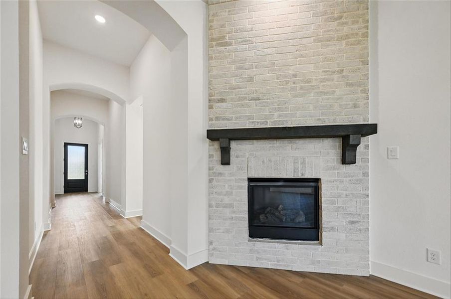 2131CharmingForgeRoadCANTA009 2131CharmingForgeRoadCANTA009