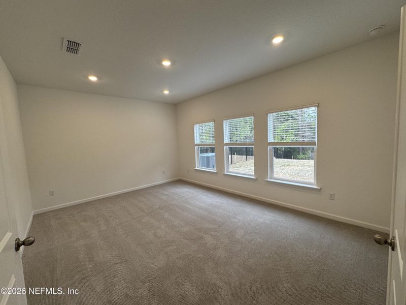 Spacious, unfurnished interior of a new home in Hyland Trail, Green Cove Springs (Image 33).