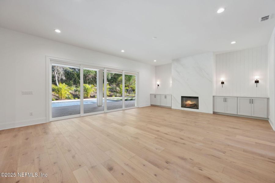 Spacious, unfurnished interior of a new home in , Jacksonville (Image 48).