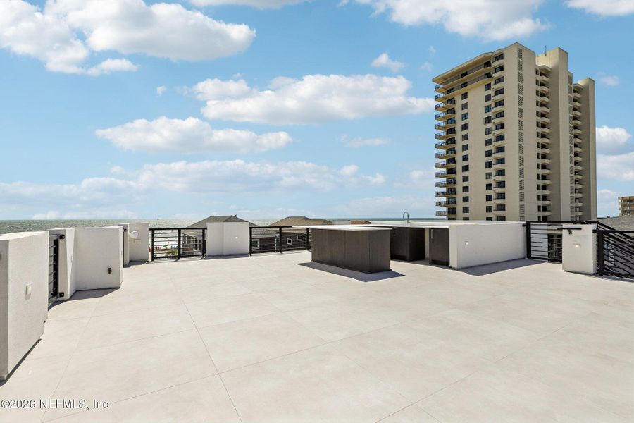 Condo located in Jacksonville Beach, FL showcasing its design and architecture (Image 3).