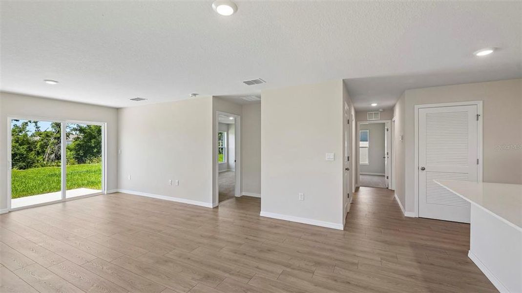 Spacious, unfurnished interior of a new home in Oakfield Lakes, Palmetto (Image 21).