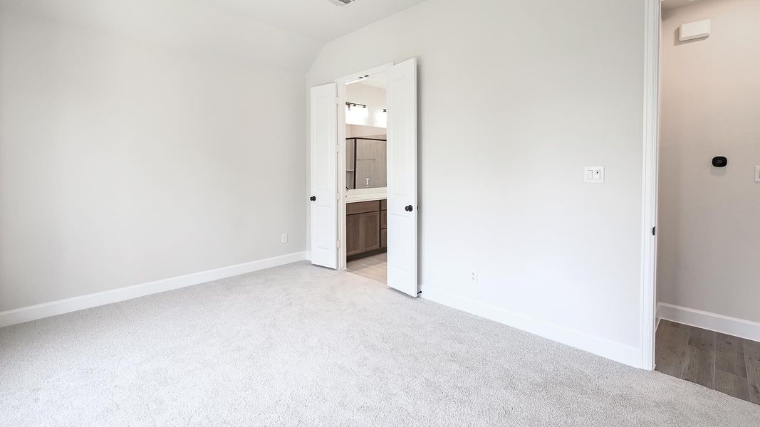 Spacious, unfurnished interior of a new home in 6 Creeks 45', Kyle (Image 17). Spacious, unfurnished interior of a new home in 6 Creeks 45', Kyle (Image 17).