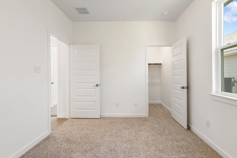 Spacious, unfurnished interior of a new home in The Reserve at Foxwood, Bryan (Image 11).