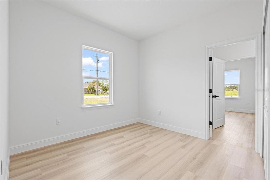 Spacious, unfurnished interior of a new home in , Ocala (Image 33).