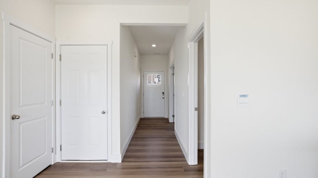 Spacious, unfurnished interior of a new home in Millstone Village, Morristown (Image 18).