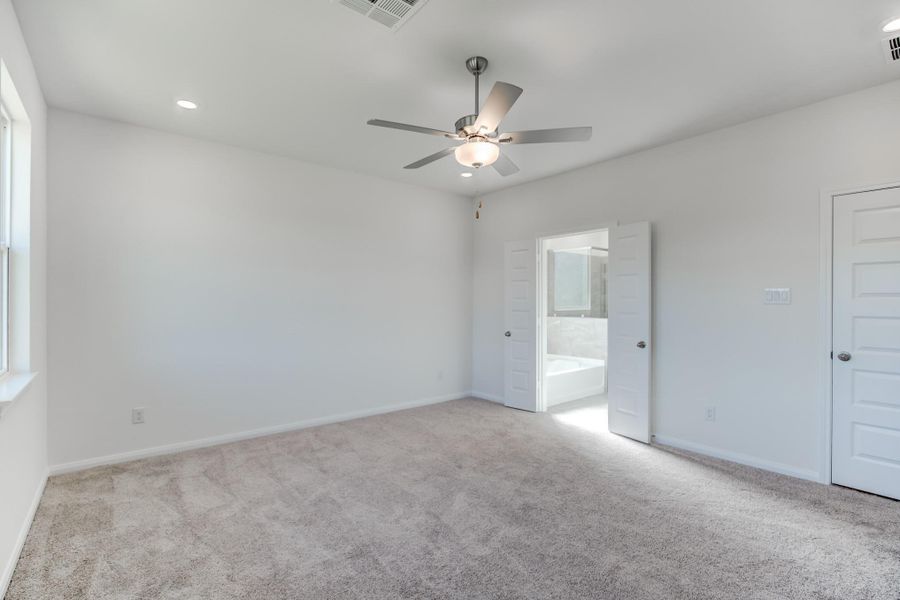 Spacious, unfurnished interior of a new home in Townsen Landing, Humble (Image 8).