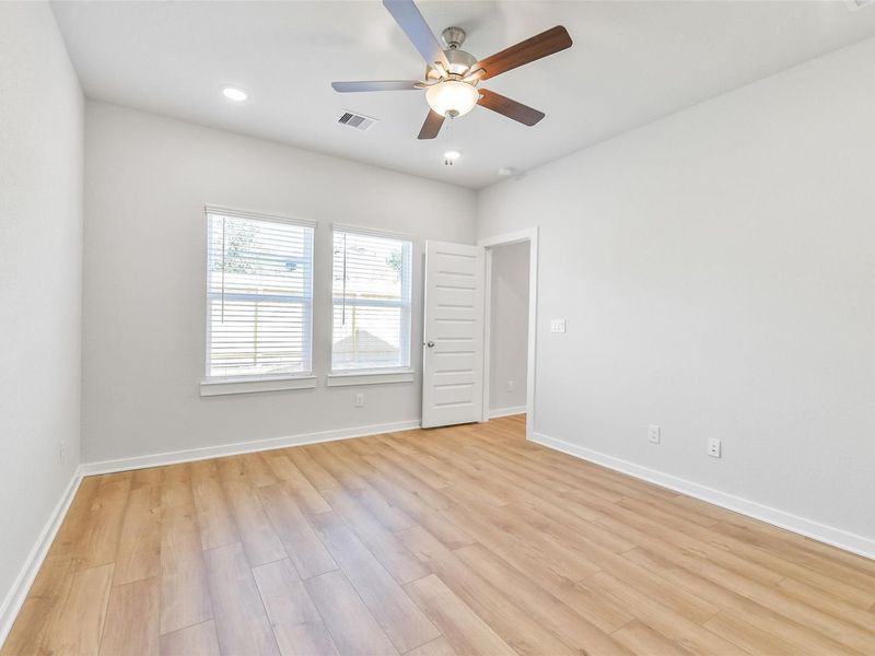 Spacious, unfurnished interior of a new home in Lakes at Black Oak, Magnolia (Image 24).