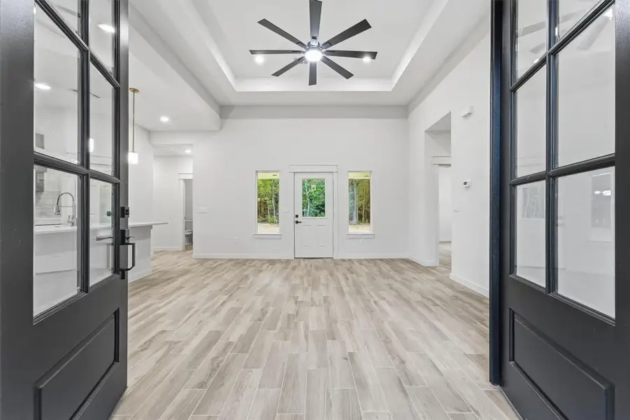 Spacious, unfurnished interior of a new home in , Conroe (Image 18).