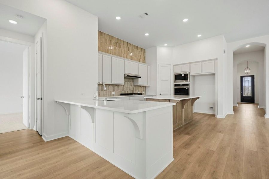 Kitchen bar and separate island offers additional usable countertops for guests and entertaining. Kitchen bar and separate island offers additional usable countertops for guests and entertaining.