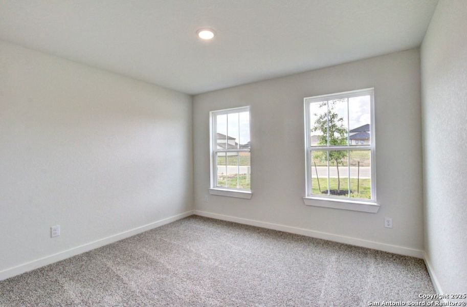Spacious, unfurnished interior of a new home in Cloud Country, New Braunfels (Image 12).
