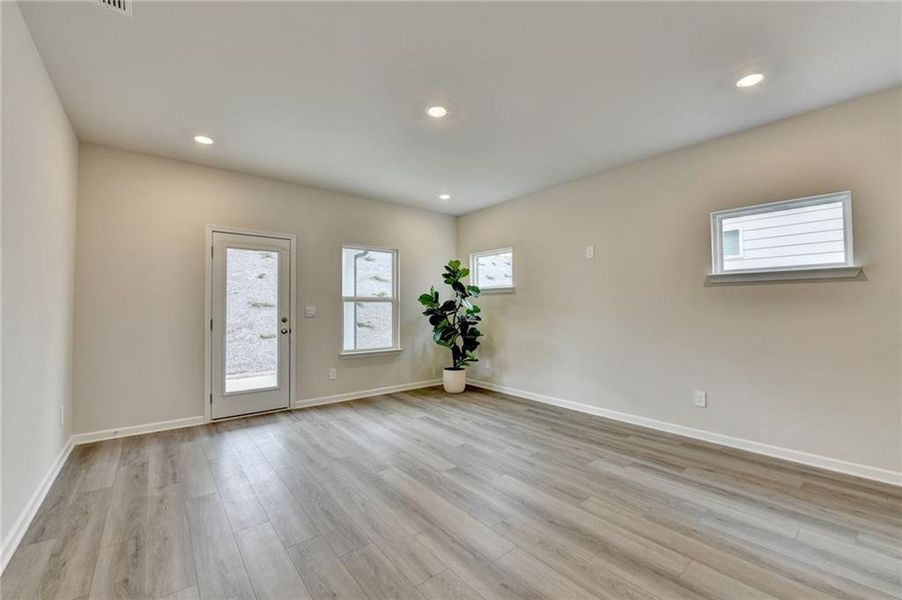 Spacious, unfurnished interior of a new home in , Lawrenceville (Image 22).