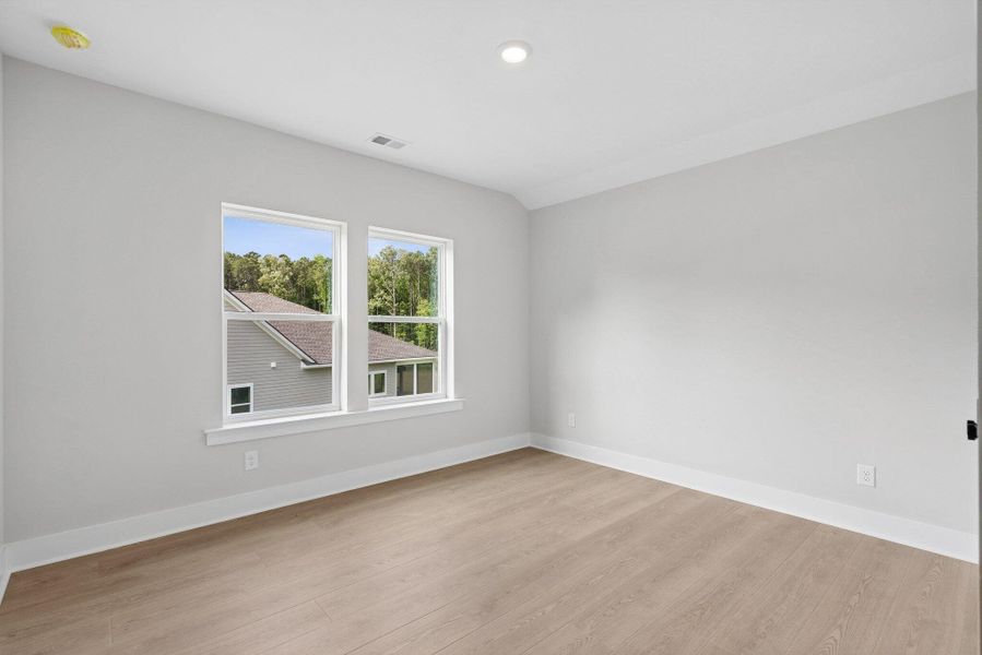 Spacious, unfurnished interior of a new home in Hidden Ponds Reserve, Awendaw (Image 12).