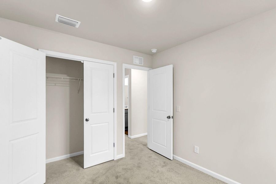 Spacious, unfurnished interior of a new home in , Summerville (Image 26).