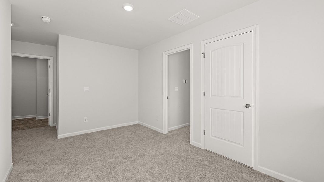 Representative unfurnished interior of a home built from the Robie by D.R. Horton in Rolling Meadows, Jasper (Image 20).
