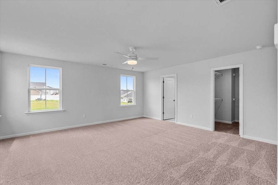 Spacious, unfurnished interior of a new home in Fieldstone, Lexington (Image 28).