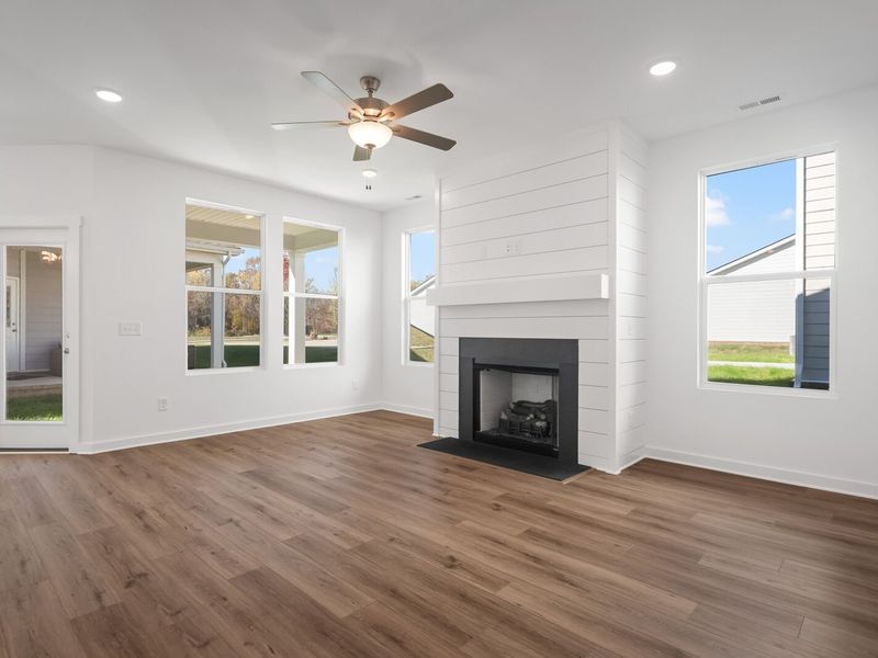 Spacious, unfurnished interior of a new home in Sage Farms, White House (Image 27).