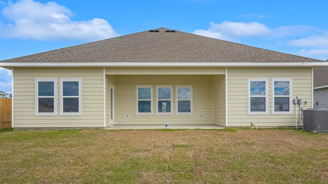 Exterior details and patio area of a home in Hodges Bayou Plantation, Panama City (Image 4).