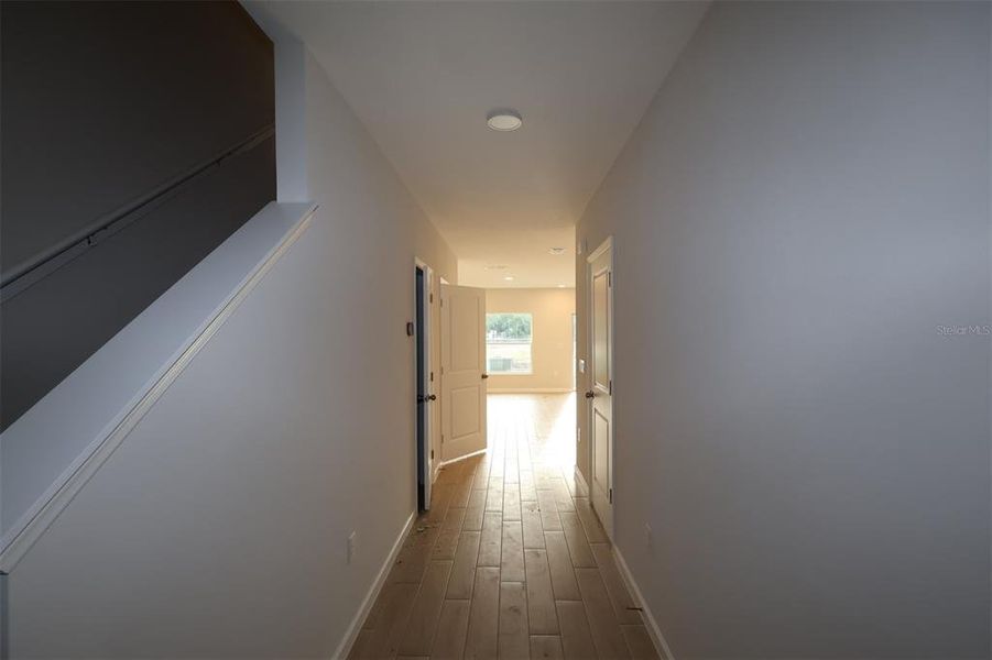 Spacious, unfurnished interior of a new home in Reeves Place, Orlando (Image 14).