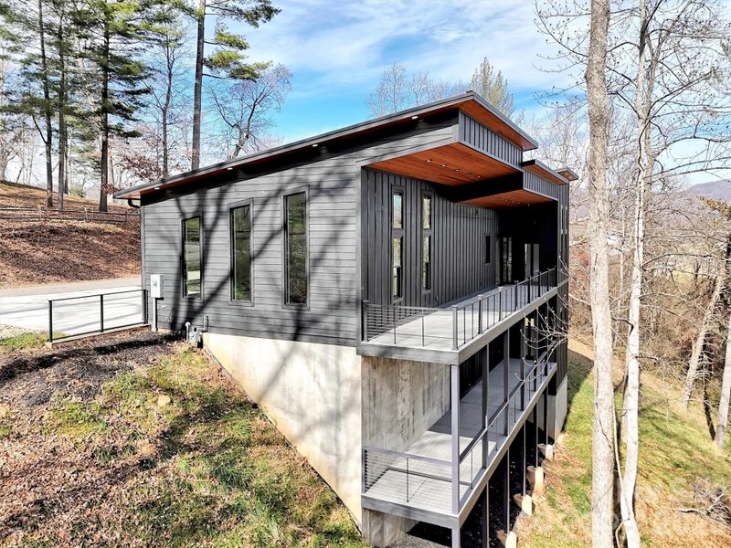 Exterior details and patio area of a home in , Clyde (Image 26).