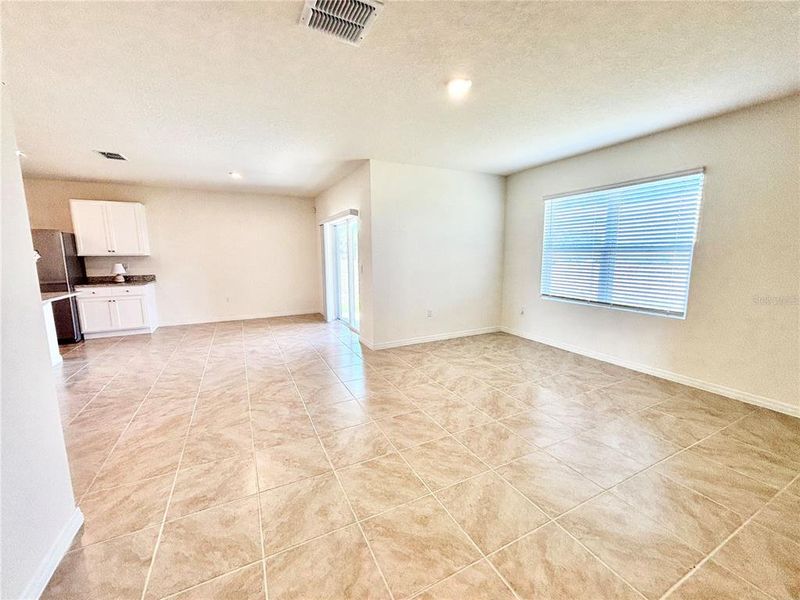 Spacious, unfurnished interior of a new home in Cascades, Davenport (Image 16).