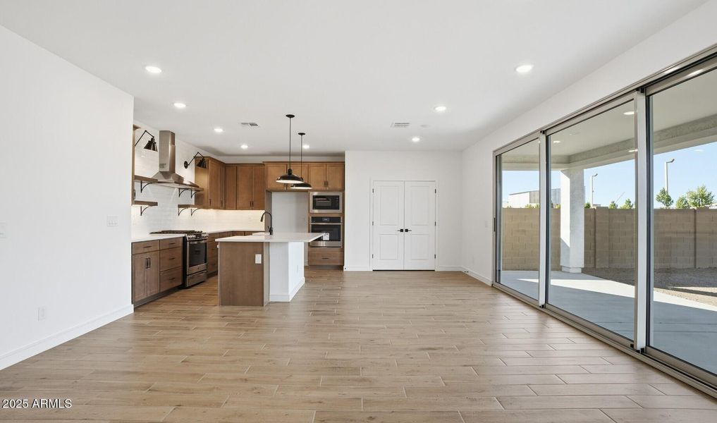 Manor Lot #60 Great Room (3) (Large)