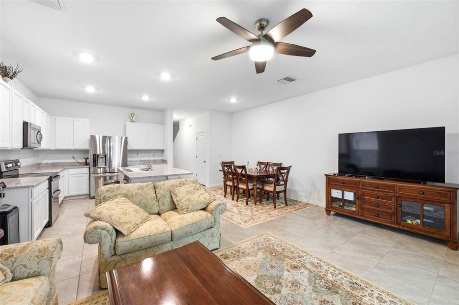 Furnished interior view inside a new home in , Apollo Beach (Image 8).