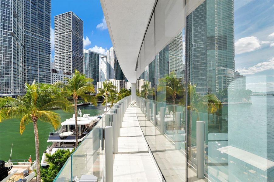 Condo located in Miami, FL showcasing its design and architecture (Image 23).