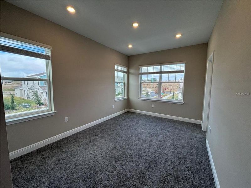Spacious, unfurnished interior of a new home in , Winter Garden (Image 14).