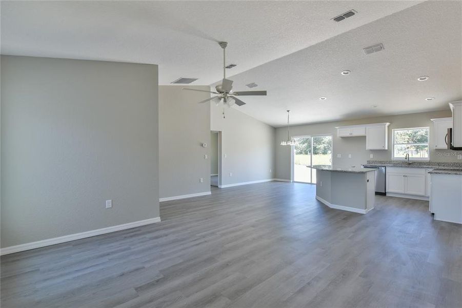 Spacious, unfurnished interior of a new home in , Ocala (Image 16).