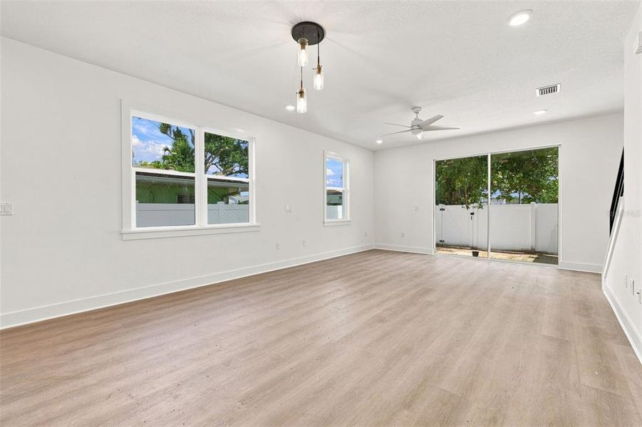 Spacious, unfurnished interior of a new home in , Tampa (Image 19).