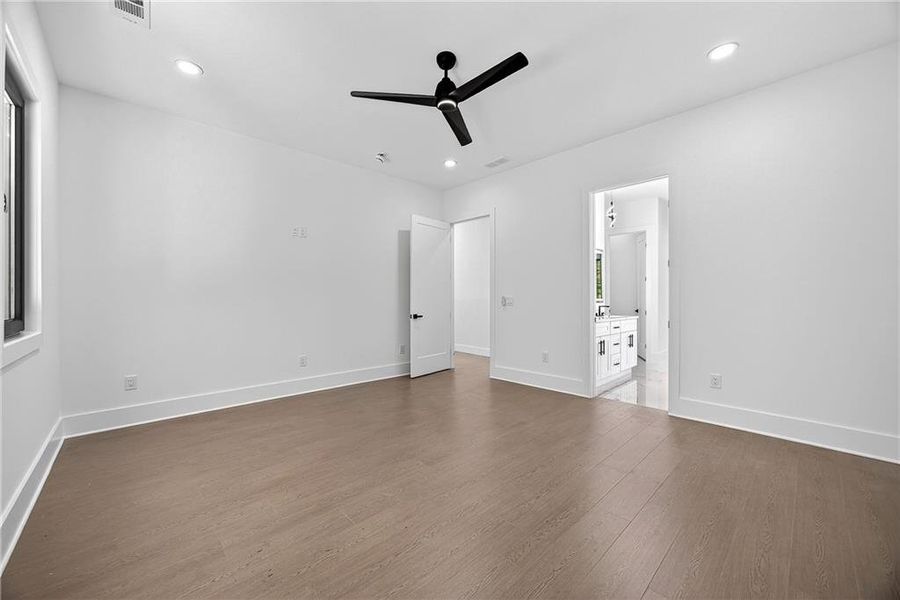 Spacious, unfurnished interior of a new home in , Auburn (Image 28).