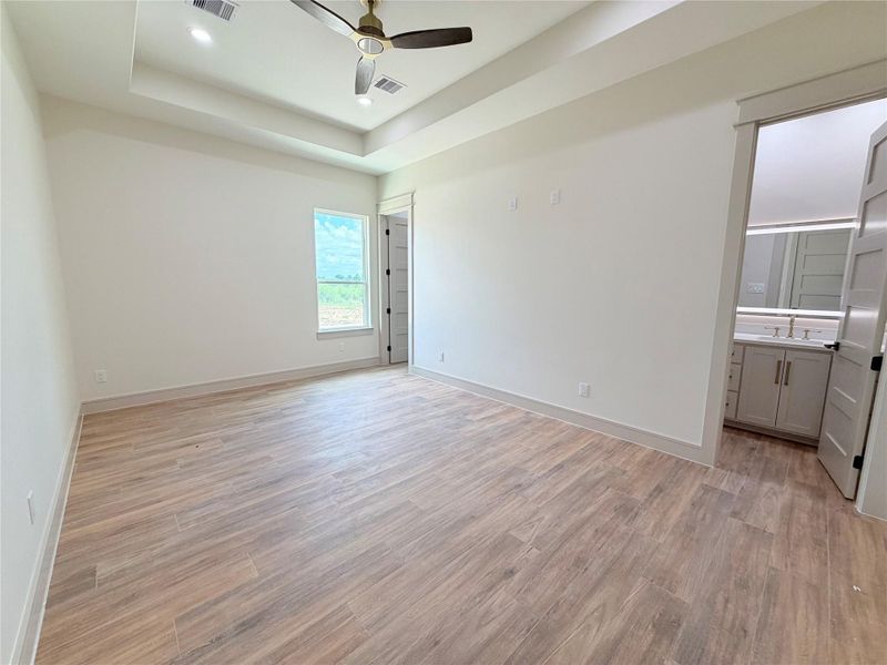 Spacious, unfurnished interior of a new home in , Washington (Image 34).