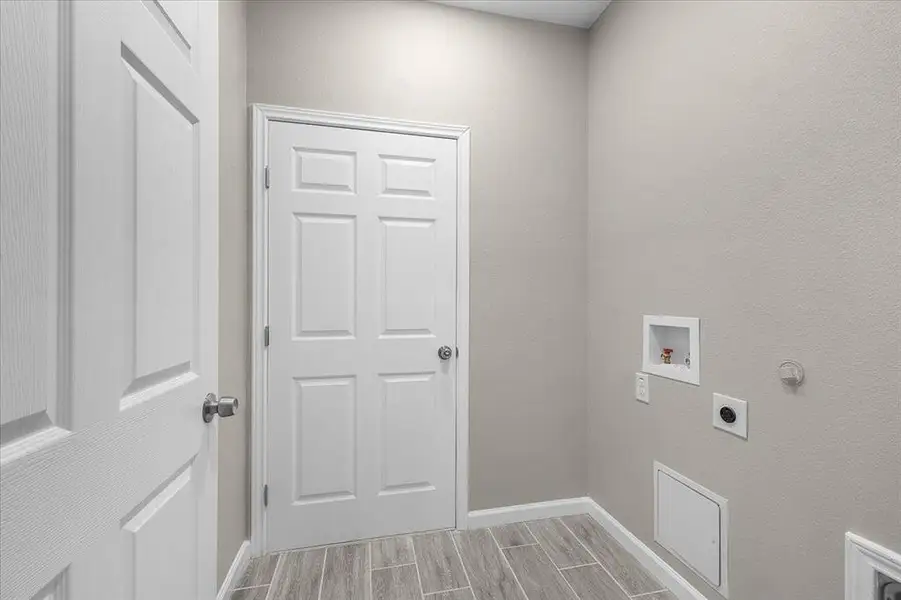 Spacious, unfurnished interior of a new home in , Fort Worth (Image 19). Spacious, unfurnished interior of a new home in , Fort Worth (Image 19).