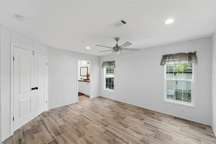 Spacious, unfurnished interior of a new home in , Deland (Image 18).
