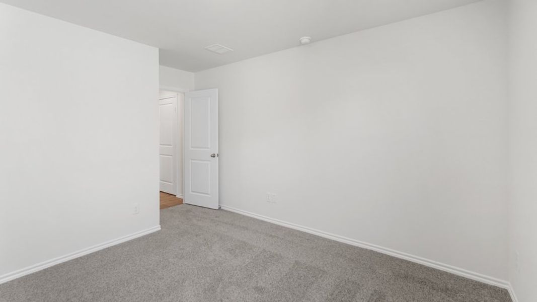 Spacious, unfurnished interior of a new home in Valor Farms, Royse City (Image 17).