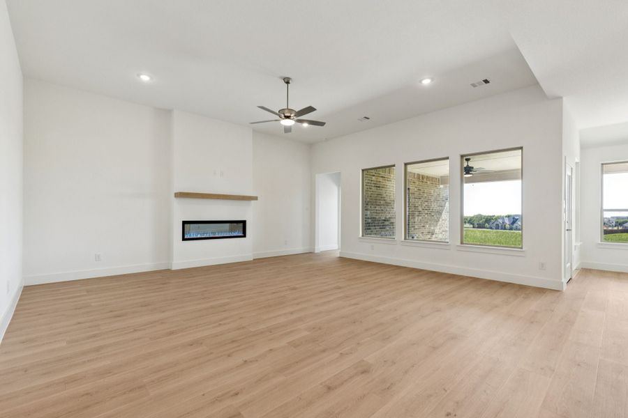 Representative unfurnished interior of a home built from the Halsted by Centre Living Homes in Lakeway Estates, Waxahachie (Image 19).