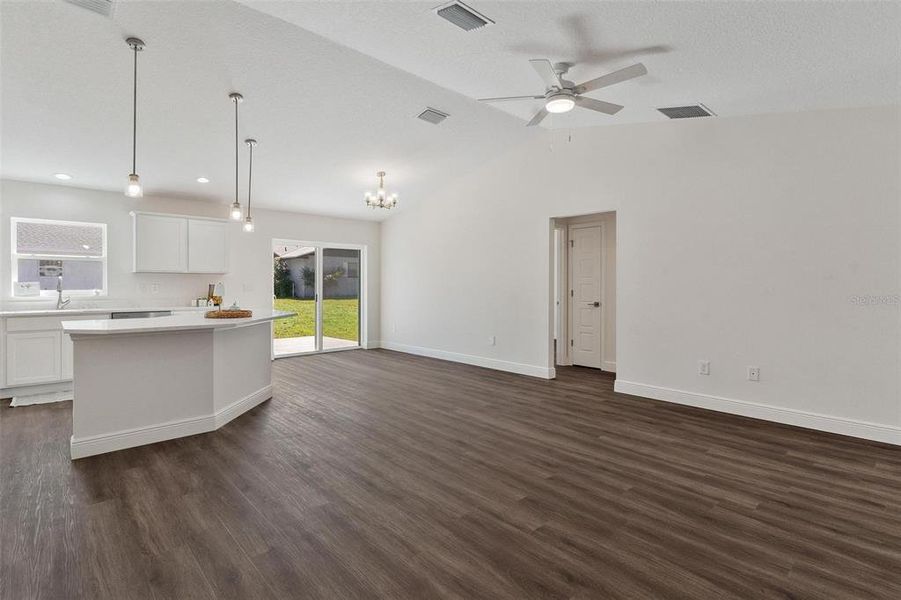 Spacious, unfurnished interior of a new home in , Leesburg (Image 38).
