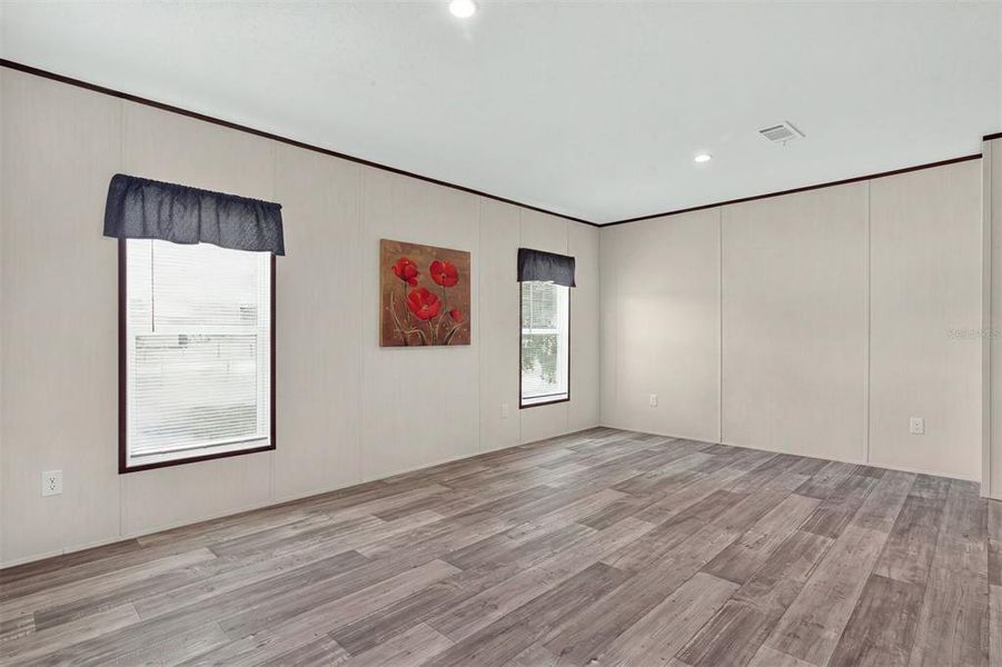 Spacious, unfurnished interior of a new home in , Bronson (Image 26).