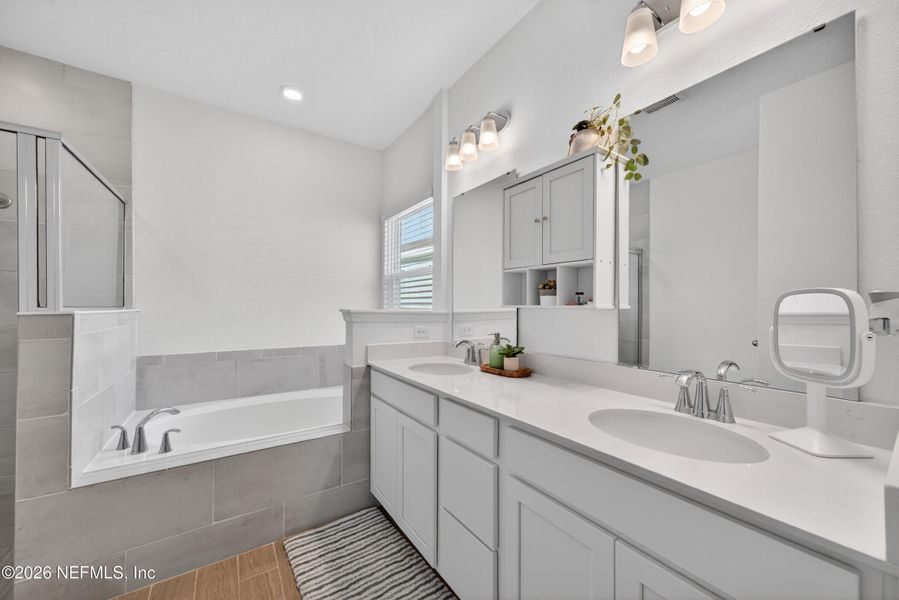 Furnished interior view inside a new home in , Jacksonville (Image 7).