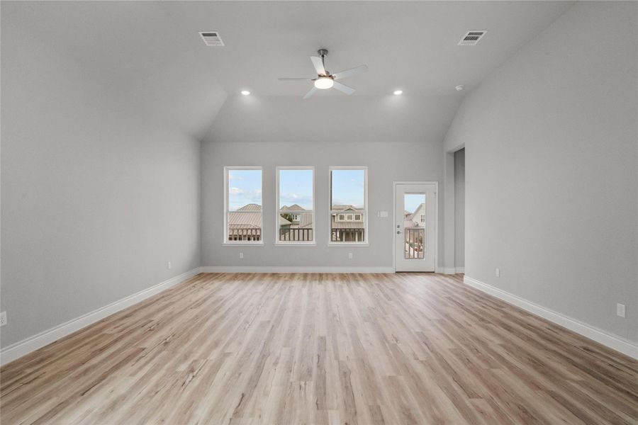 Spacious, unfurnished interior of a new home in , Texas City (Image 34). Spacious, unfurnished interior of a new home in , Texas City (Image 34).