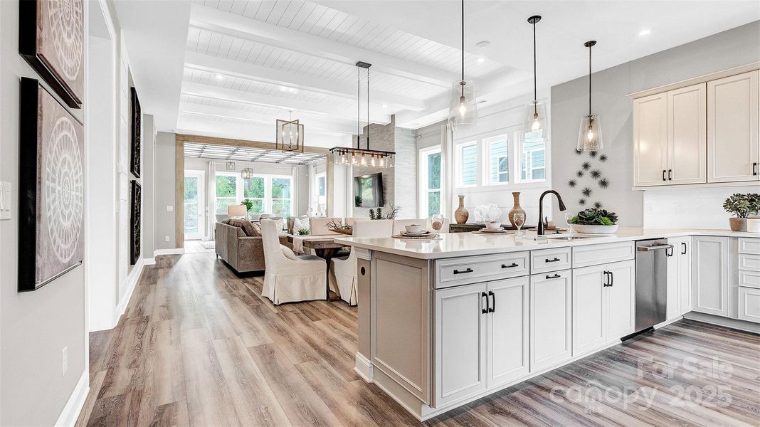 Model photo used for reference