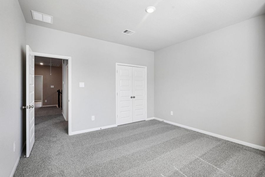 Spacious, unfurnished interior of a new home in Kemah Crossing - Luxe Series, Kemah (Image 41).