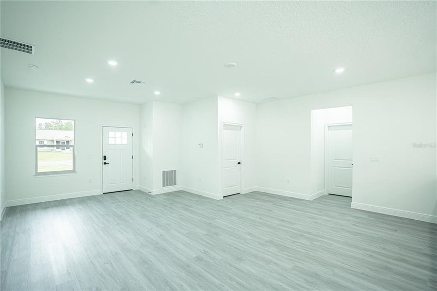 Spacious, unfurnished interior of a new home in , Ocala (Image 39).