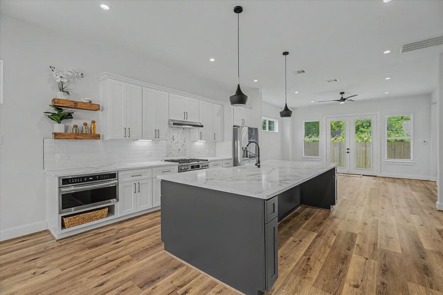 Oversized island with space for four barstools