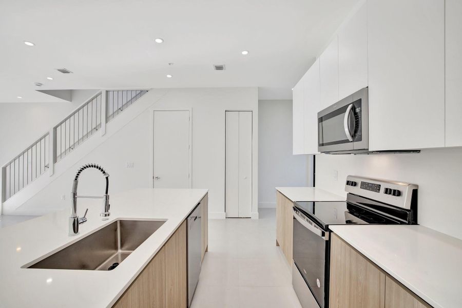 Furnished interior view inside a new home in , Oakland Park (Image 10).